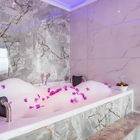 With Private Pool - 3115 *